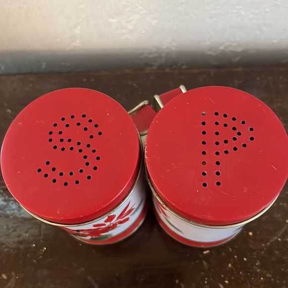 Christmas metal salt and pepper shakers - Picture 3 of 3